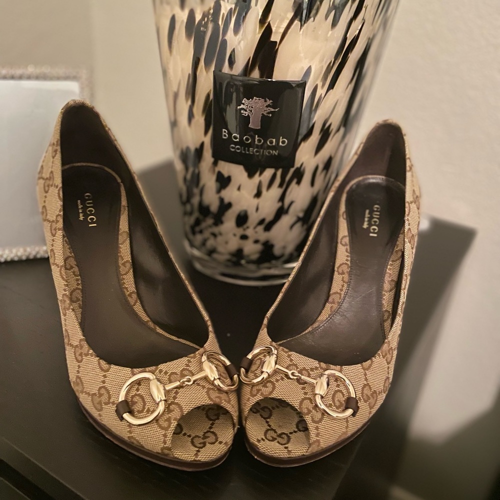 Free shipping **Gucci Beige/Brown GG Canvas Horsebit Peep Toe Pumps - Picture 4 of 9